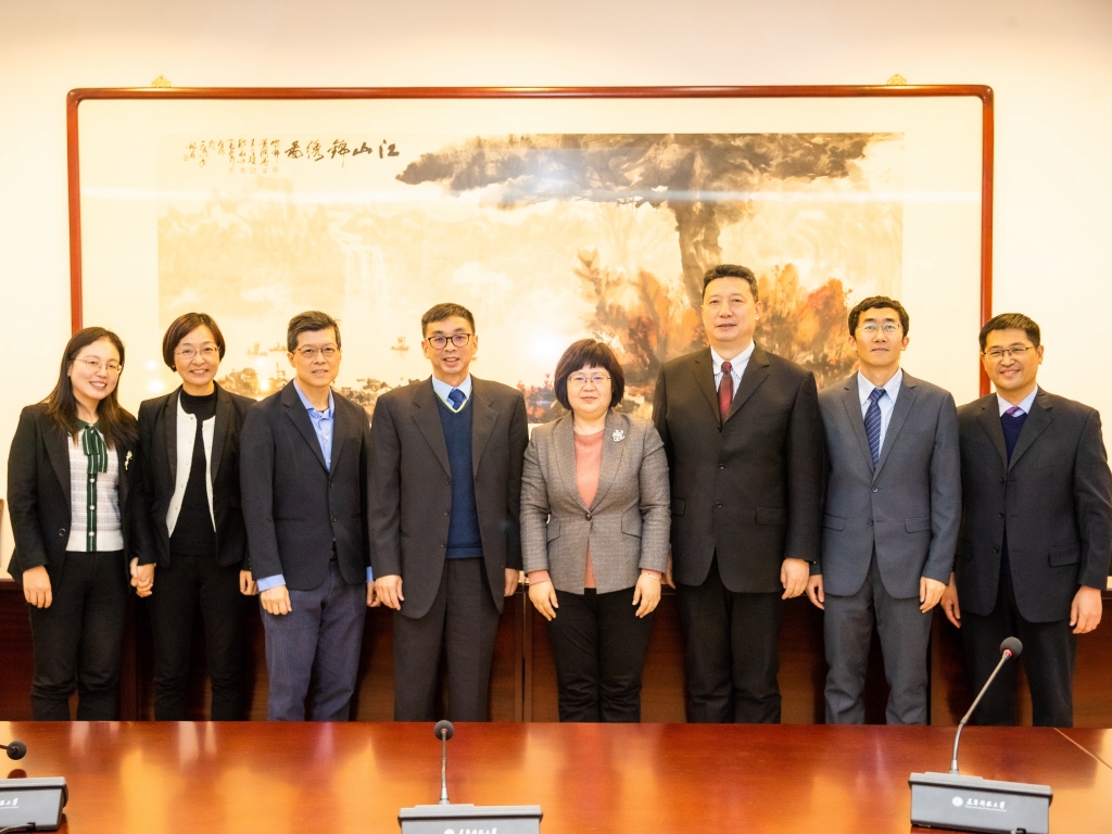 VP Wang Min Met with SIT Delegation 